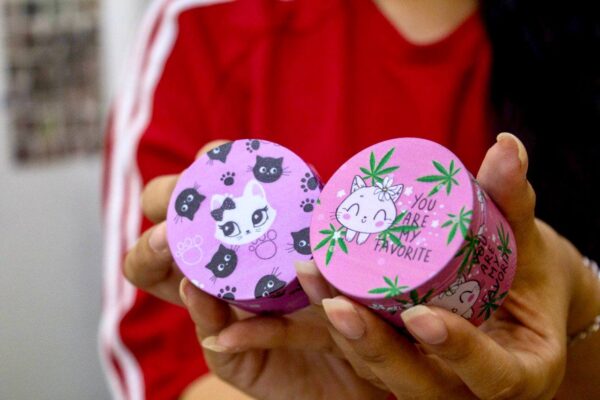 Xay Kim Loại Pinky Cat Pinky Cat Metal Grinder